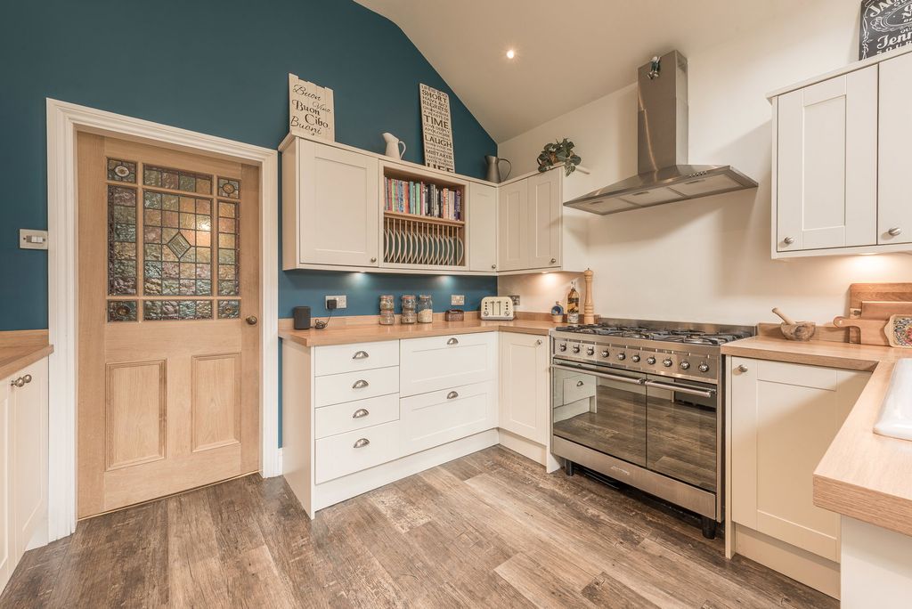 Property photo 3 of 58