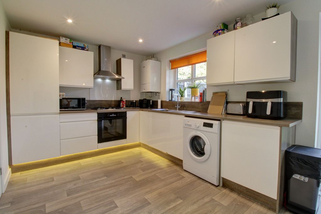 Property photo 2 of 13 Kitchen