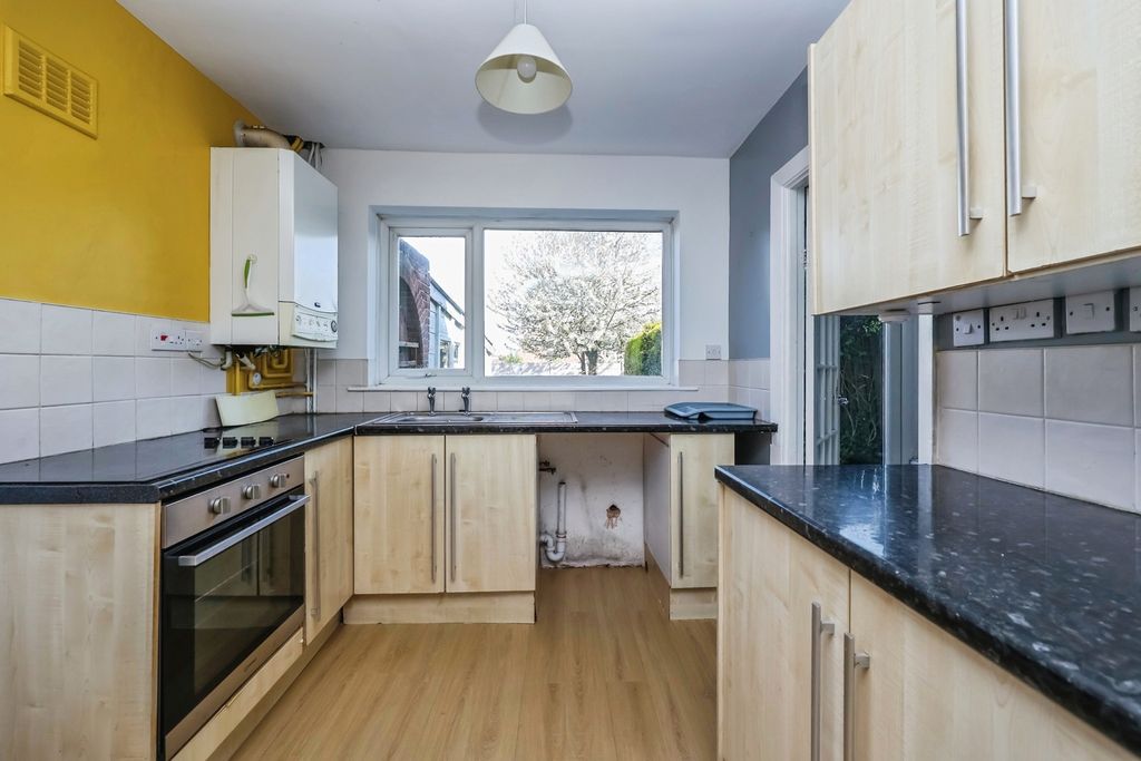 Property photo 3 of 20 Kitchen