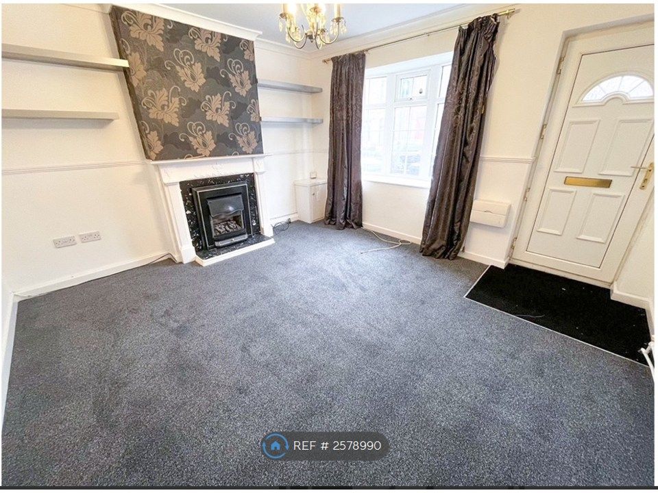 Property photo 2 of 12 Living Toom