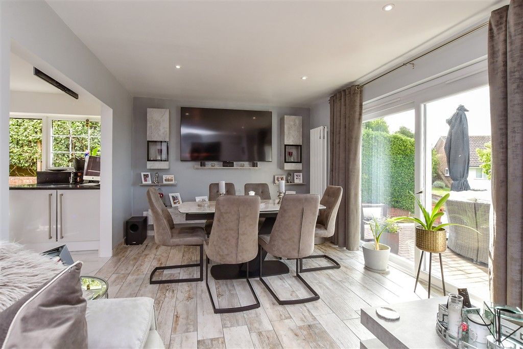 Property photo 2 of 14 Lounge