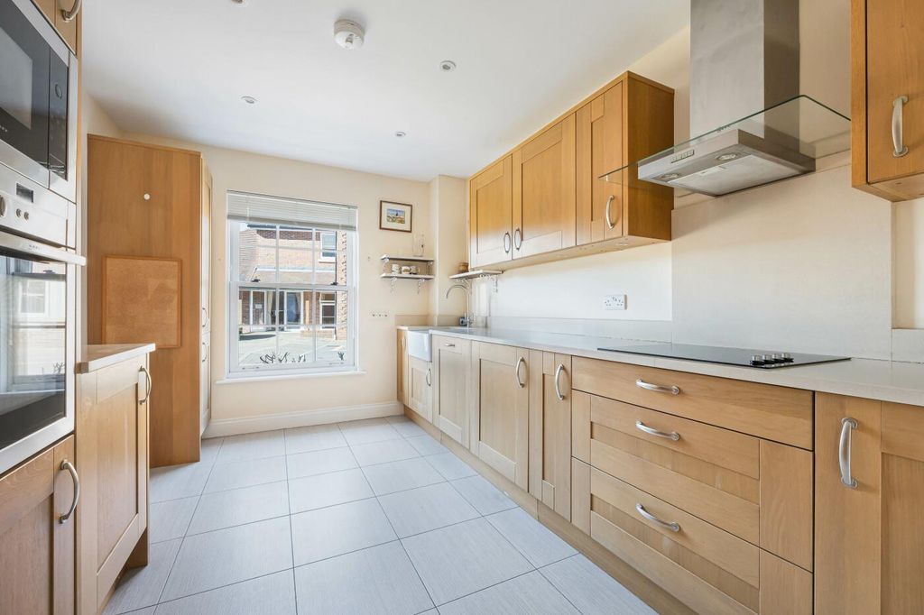 Property photo 2 of 17 Image