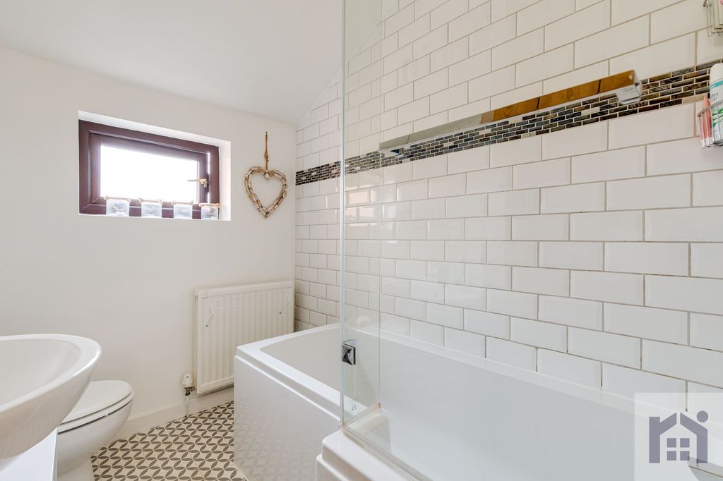 Property photo 3 of 22 Bathroom