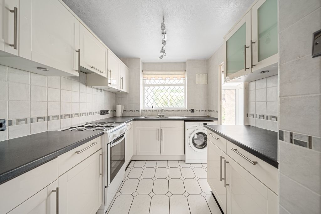 Property photo 2 of 19 5096402