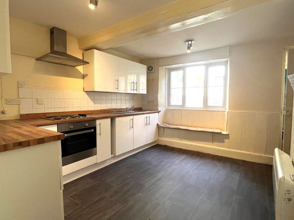 Property photo 2 of 13 Tiverton, Seddons