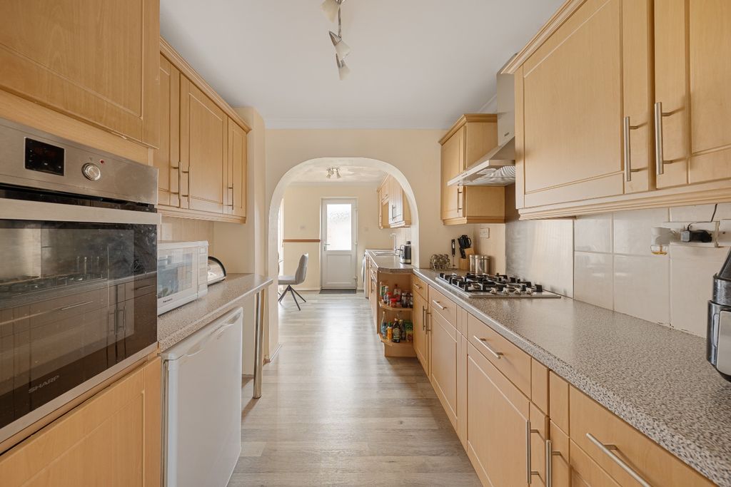 Property photo 2 of 17 5095912