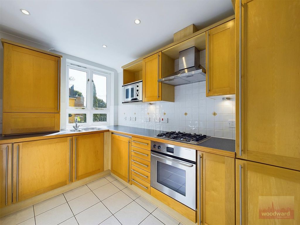 Property photo 2 of 27 Cam01320G0-Pr0240-Still006.Jpg