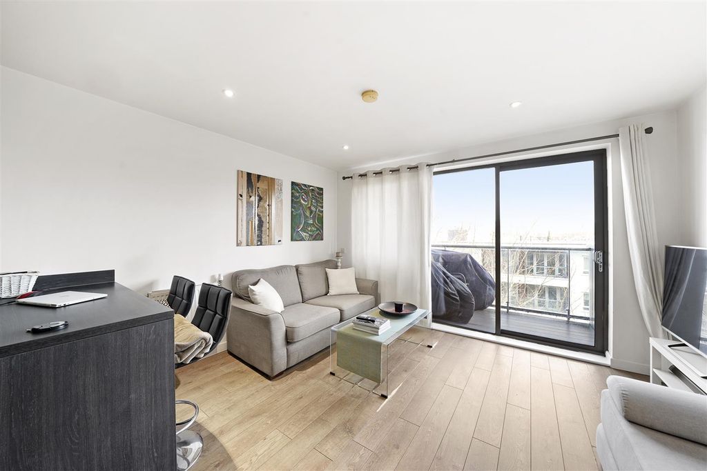Property photo 1 of 18 Flat 304, Kerensky House - 8Aspjoonzytkgqja5Asu.Jp