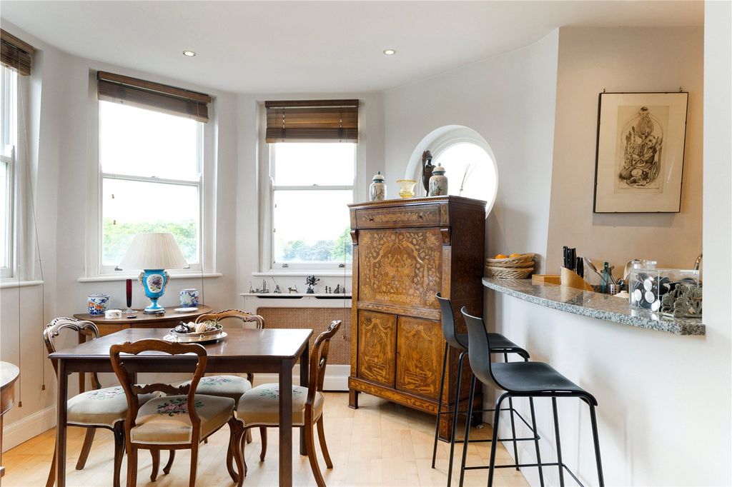 Property photo 3 of 15 Dining Room 1