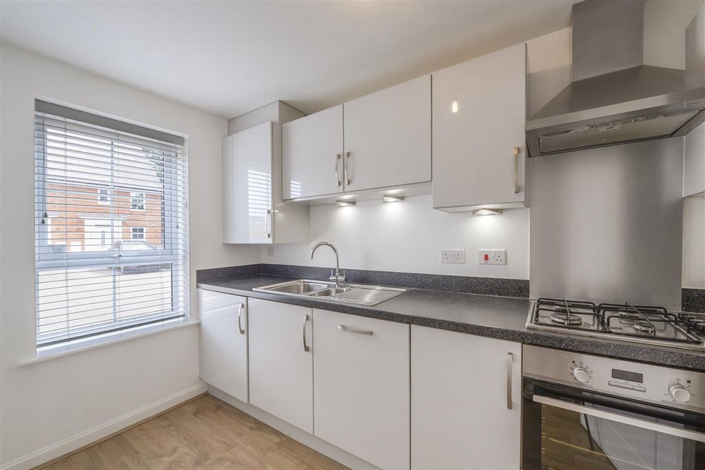 Property photo 3 of 18 6Heron03.Jpg