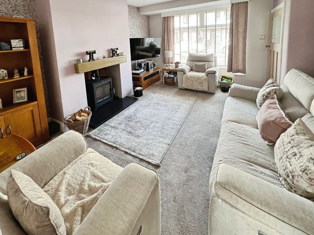 Property photo 2 of 11 Lounge