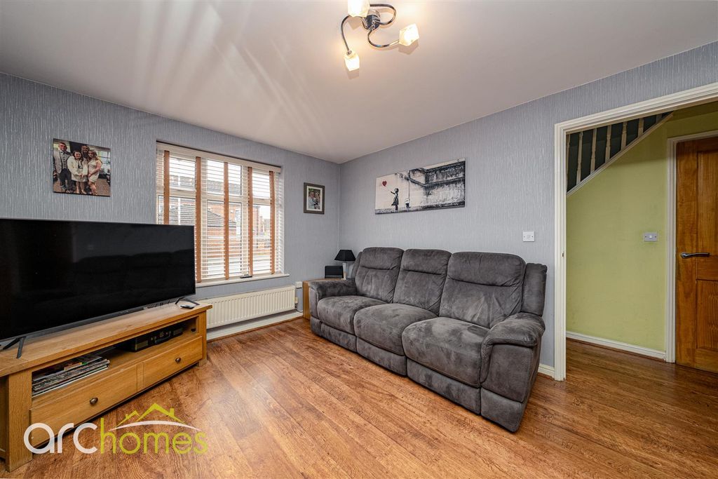 Property photo 3 of 24 Gadfield-2.Jpg