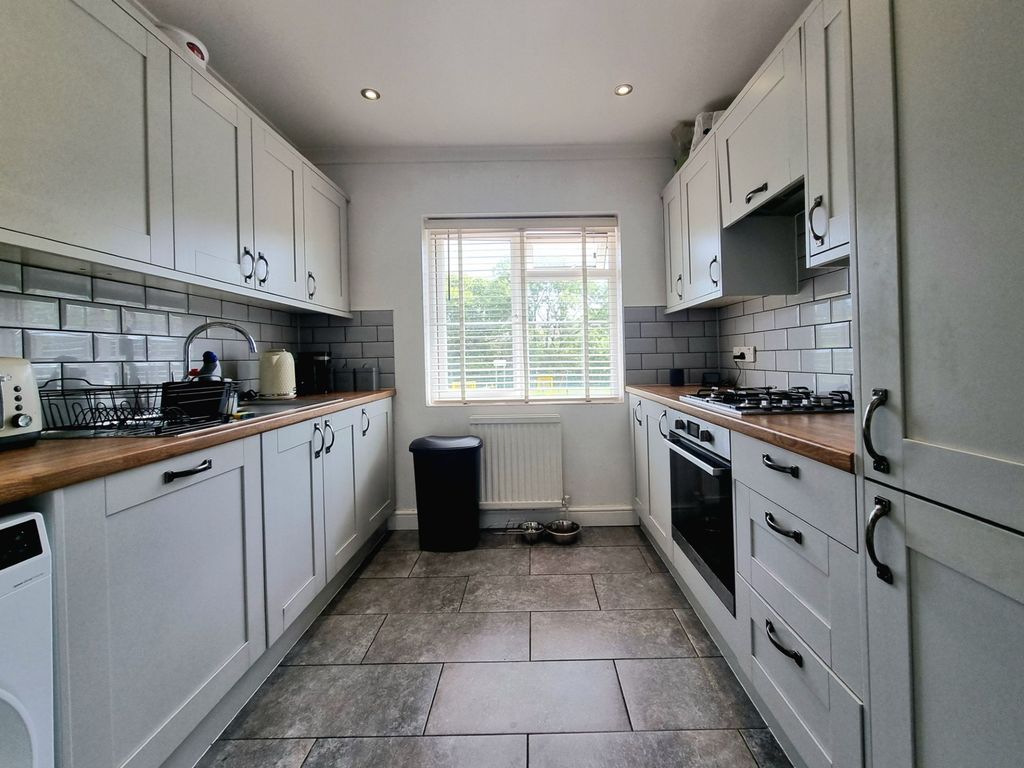 Property photo 3 of 37