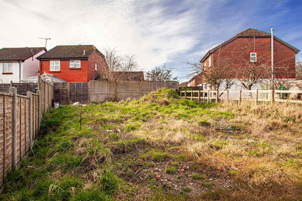 Property photo 2 of 8
