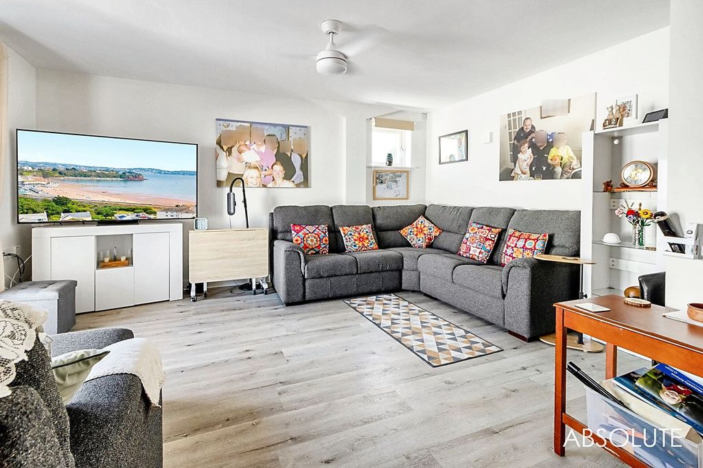 Property photo 1 of 14 Lounge