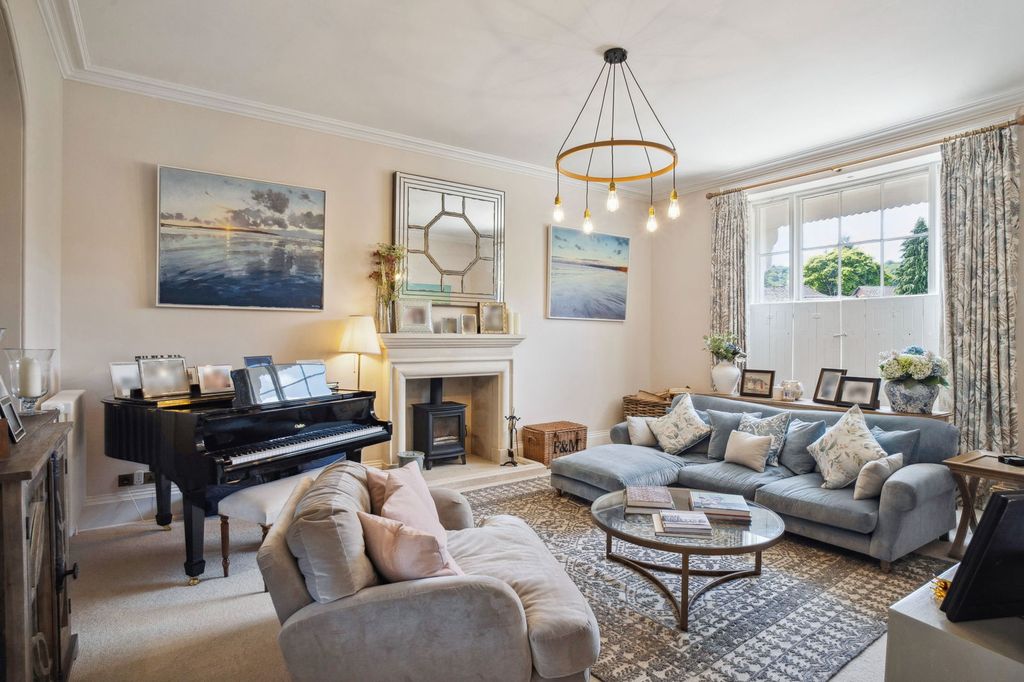 Property photo 3 of 24