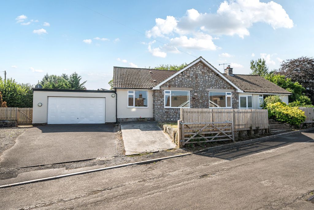 Property photo 2 of 27