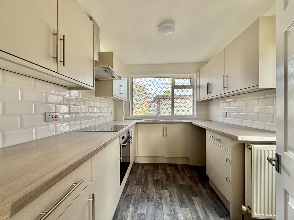 Property photo 2 of 11 Kitchen