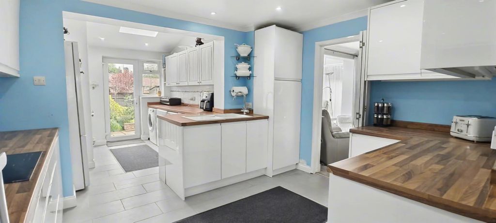 Property photo 2 of 16 Kitchen