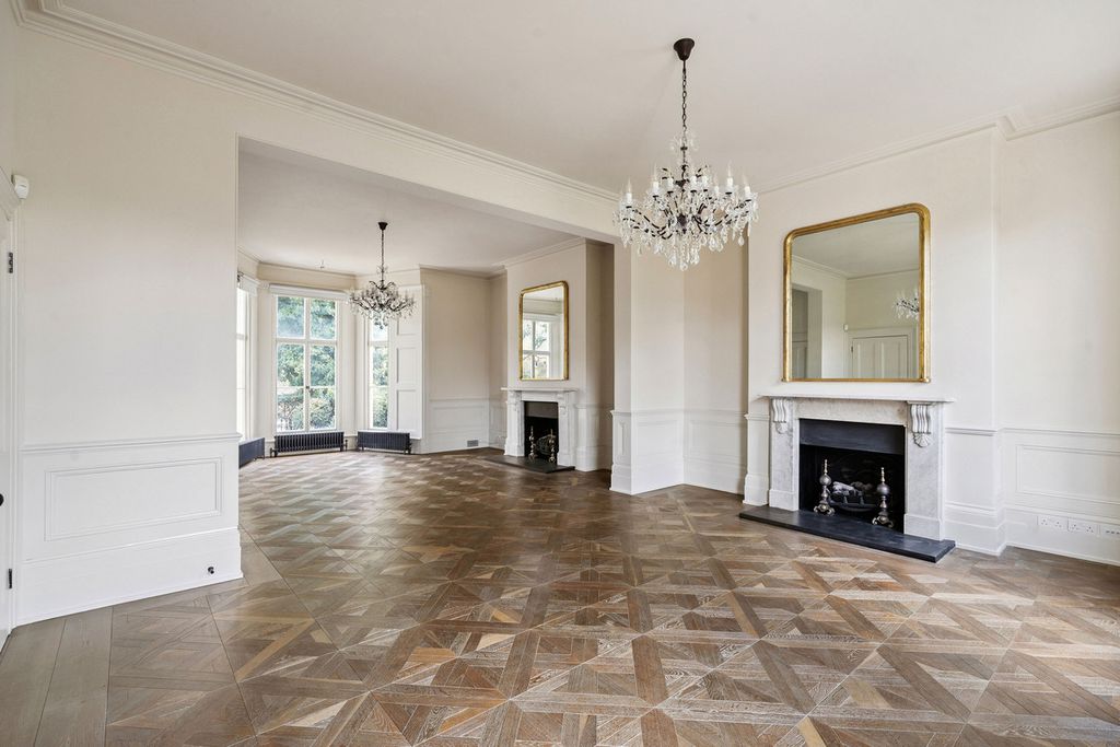 Property photo 2 of 27