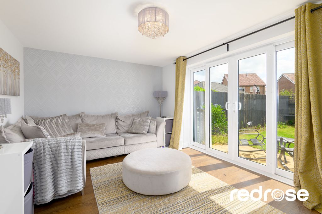 Property photo 2 of 28 Web_16 Buckinghamshire Pl-13