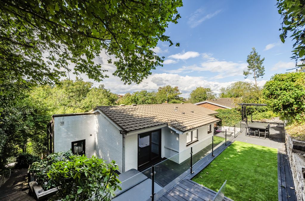 Property photo 2 of 31 Terraced Garden