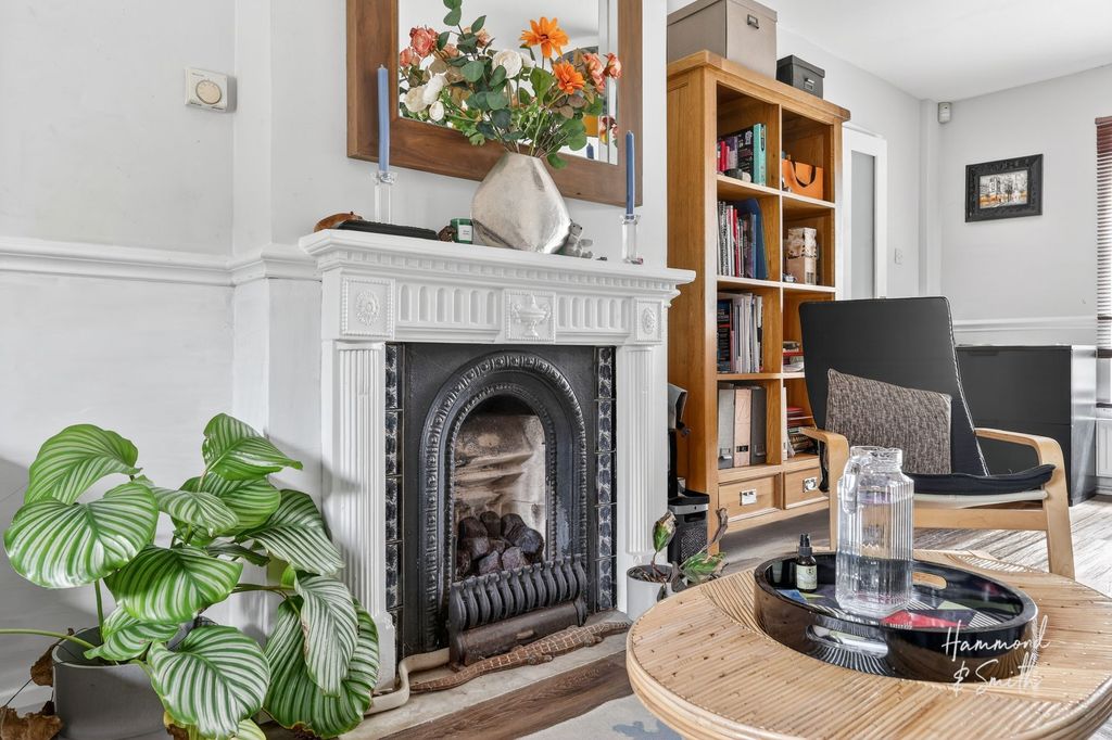 Property photo 3 of 18