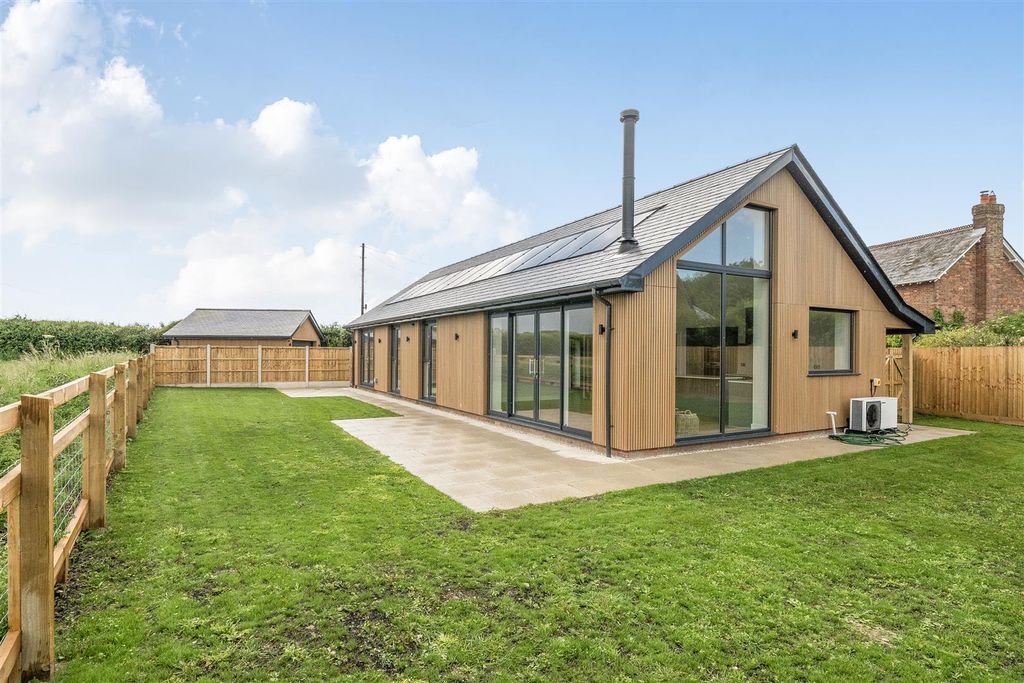 Property photo 2 of 22 1471549-10-6A1Ef8cc23Cb6.Jpg