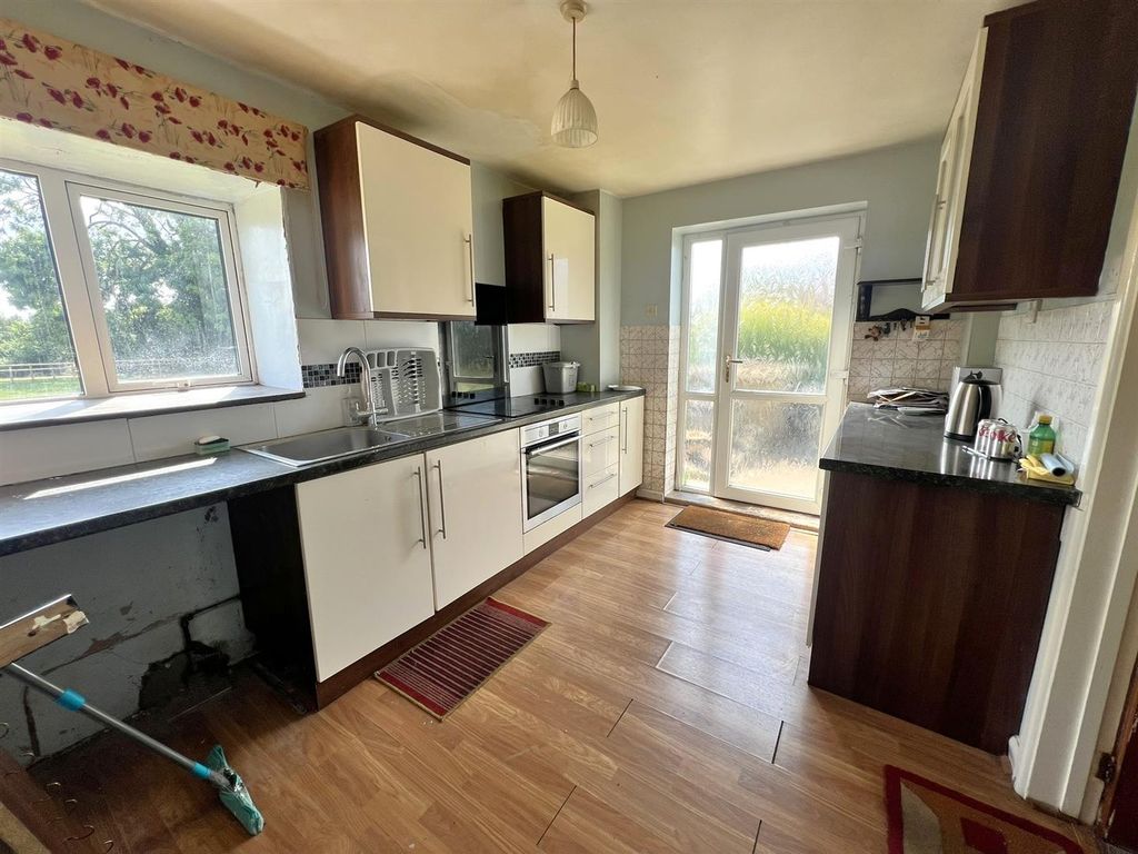 Property photo 2 of 21