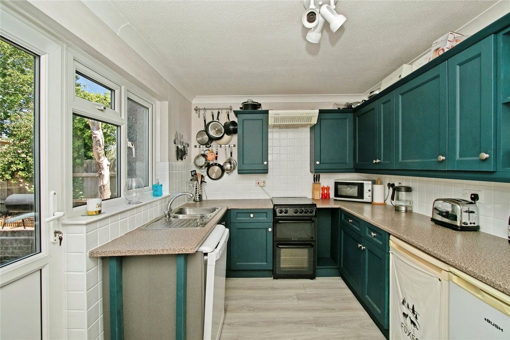 Property photo 2 of 12 Kitchen