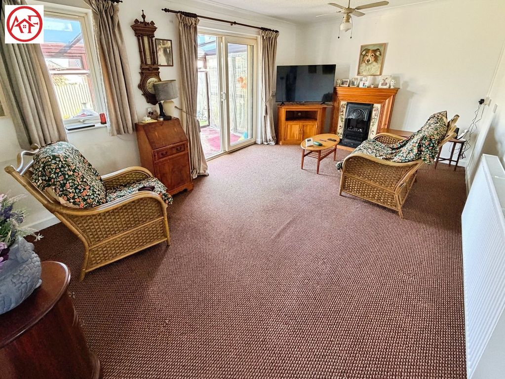 Property photo 2 of 12