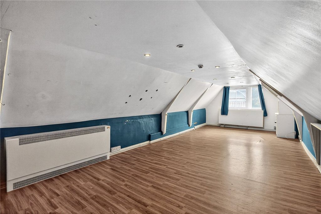 Property photo 3 of 17 Picture No. 02