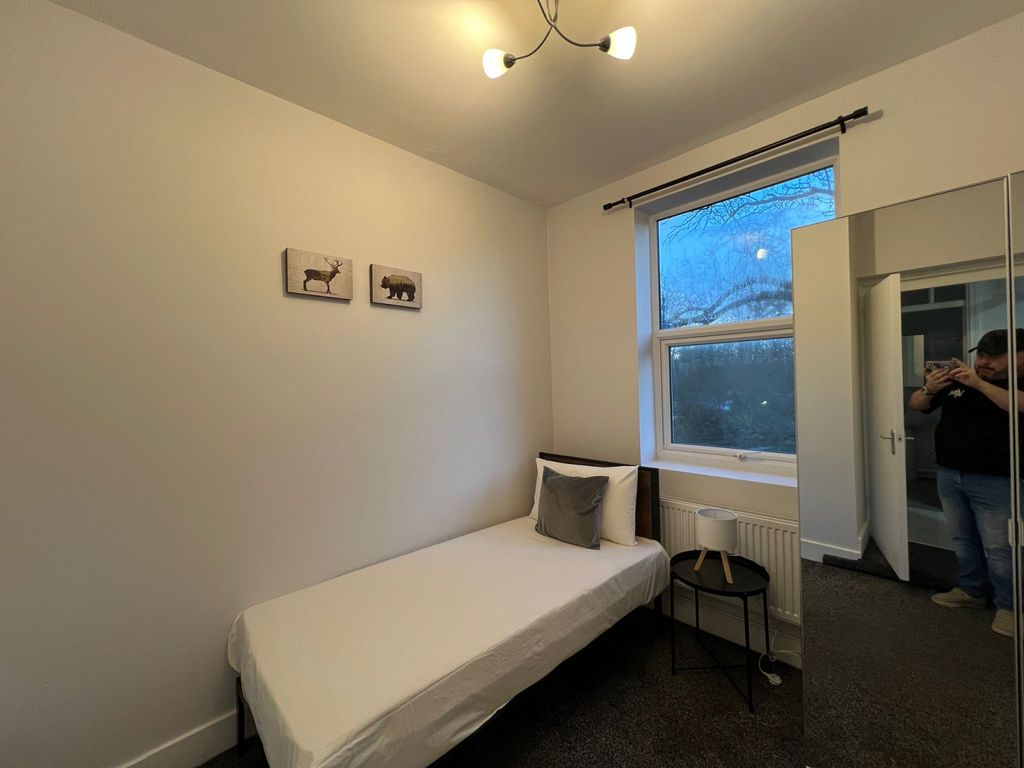 Property photo 3 of 3 Room