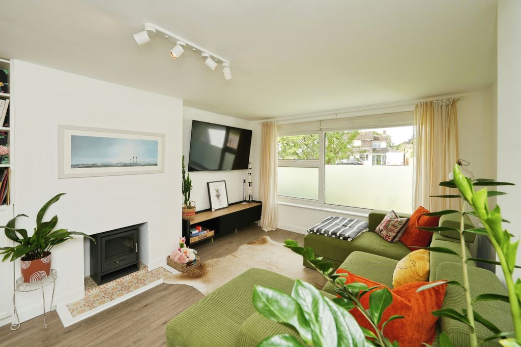 Property photo 3 of 20 Living Room