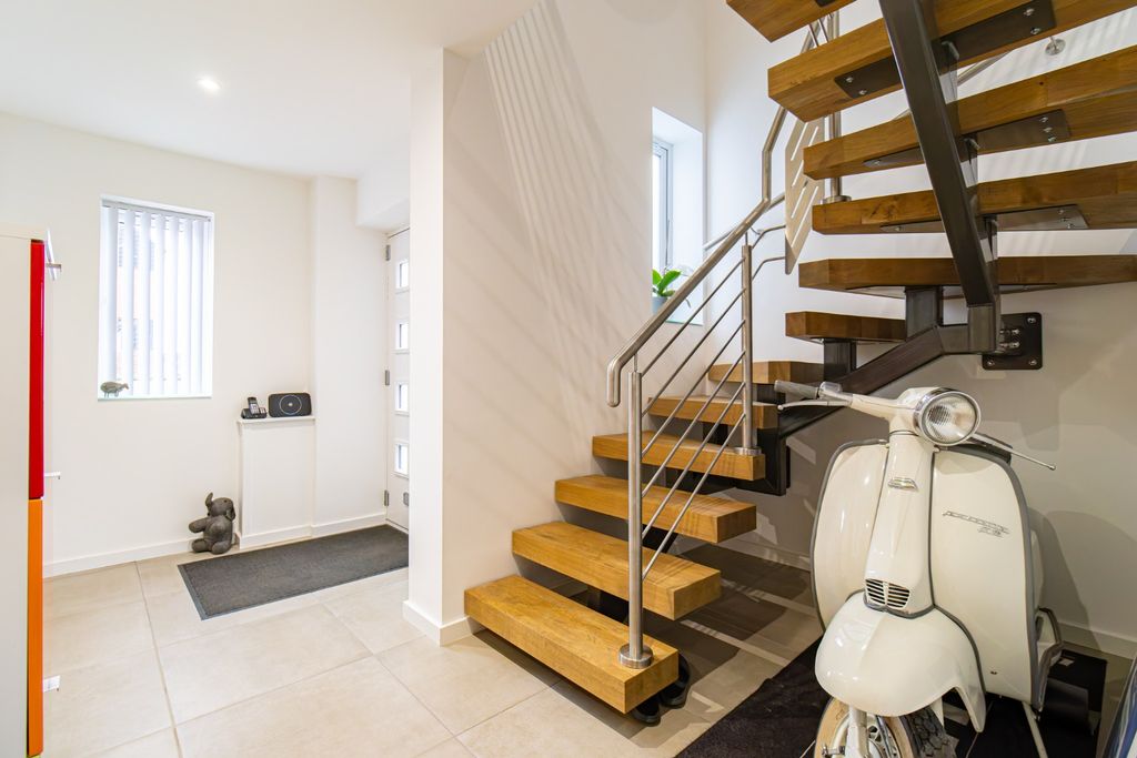 Property photo 2 of 36 4966623