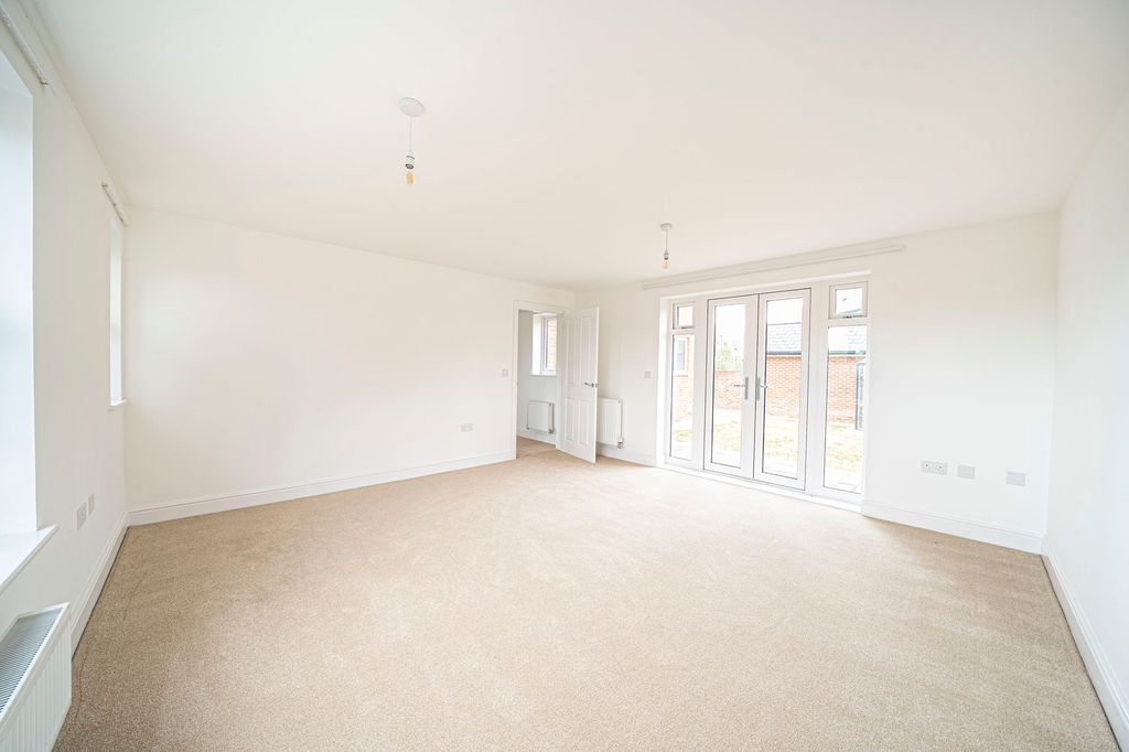 Property photo 3 of 25 Living Room