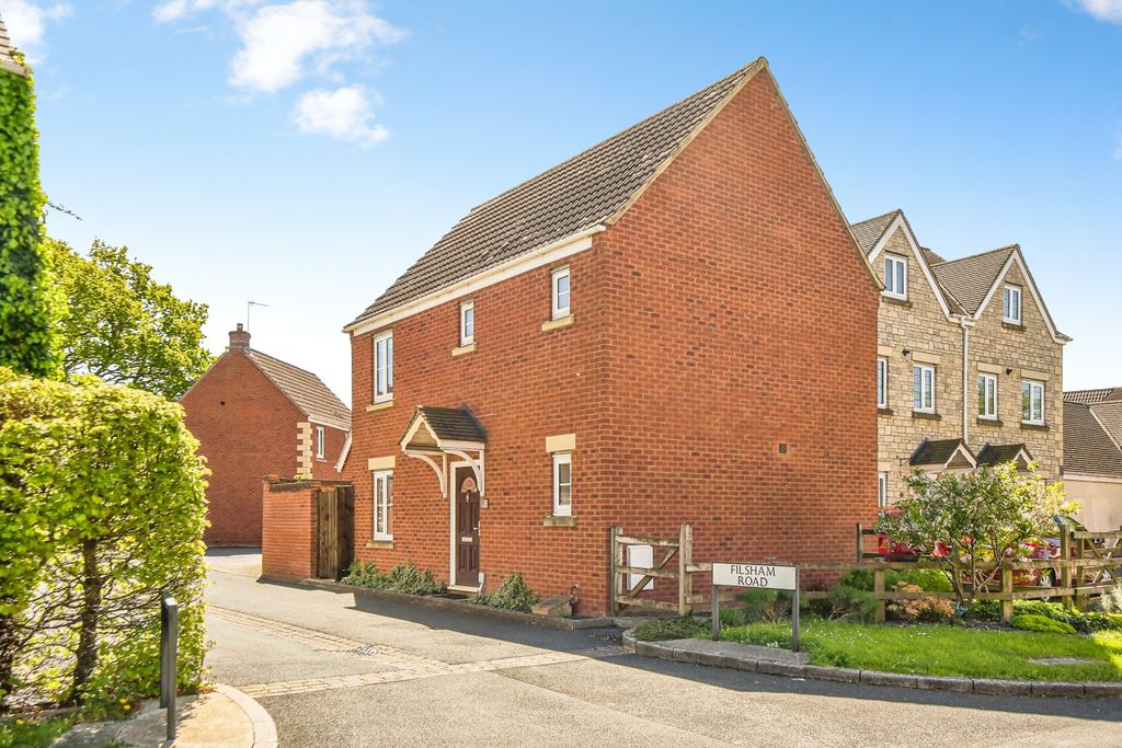 Property photo 2 of 20 Side Garden