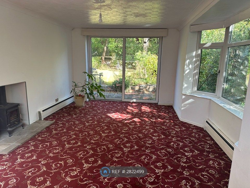 Property photo 3 of 10 Living Room