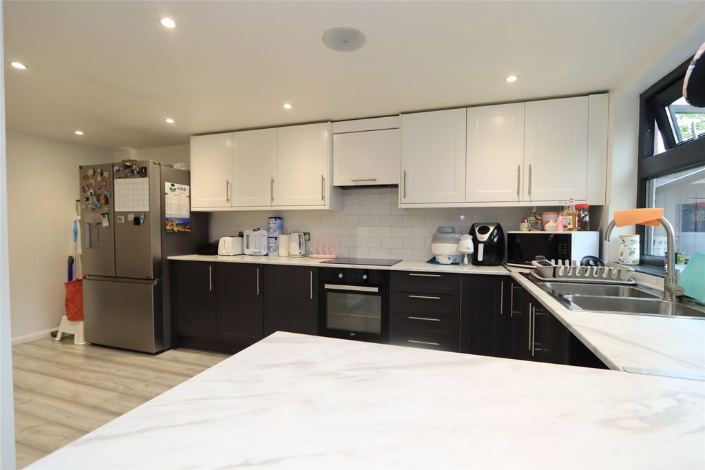 Property photo 3 of 14 Kitchen