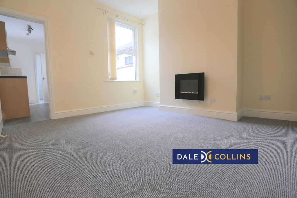 Property photo 3 of 9 Photo 5