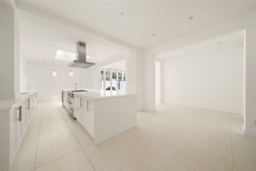 Property photo 2 of 18 Picture No. 28