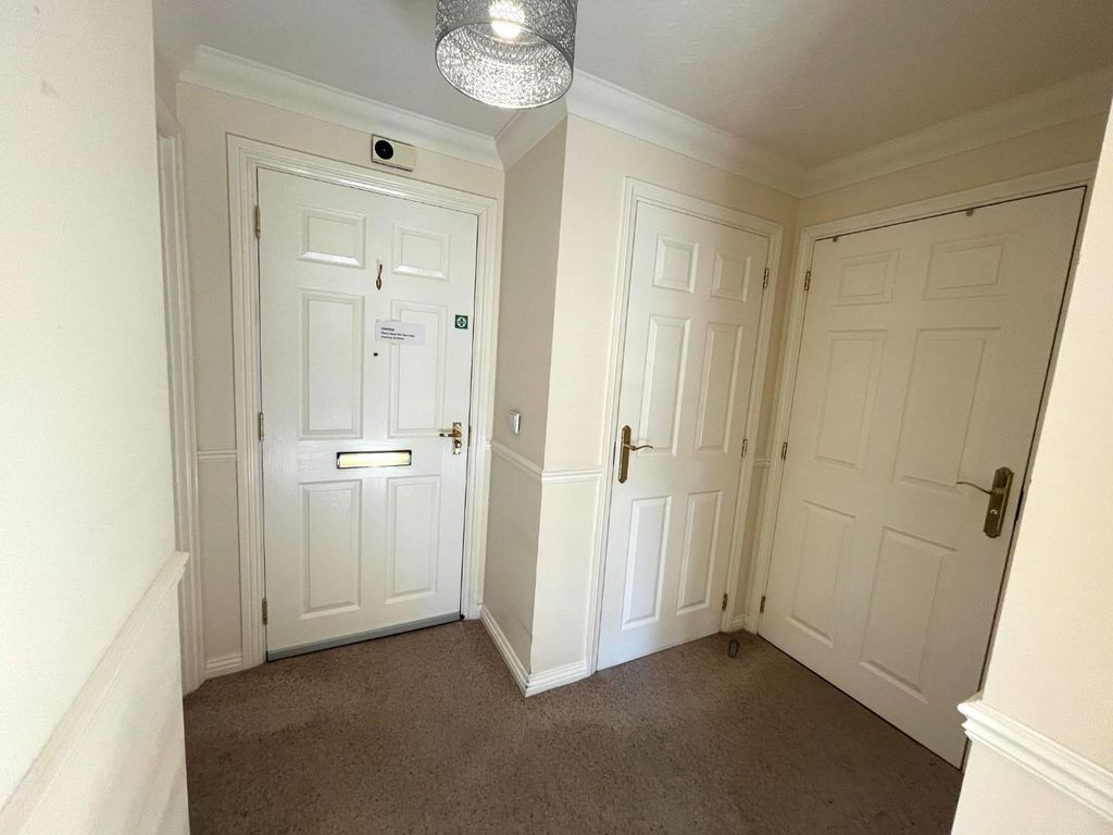 Property photo 2 of 14 Entrace Hall.Jpg