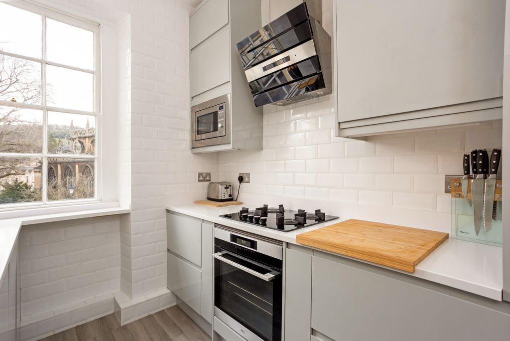 Property photo 2 of 10 Kitchen