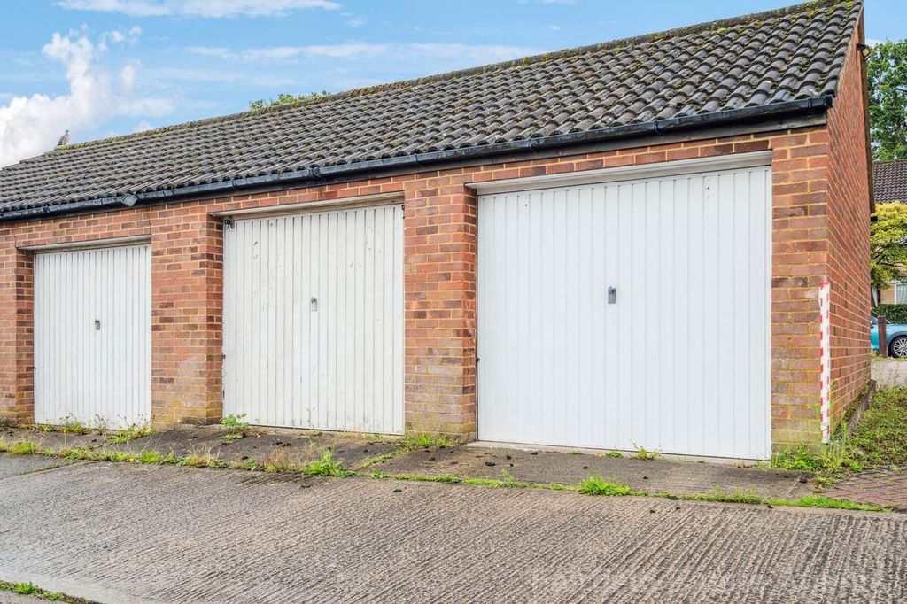 Property photo 3 of 12