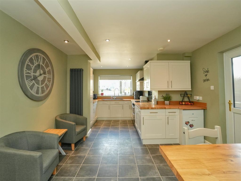 Property photo 1 of 27 Dining Kitchen