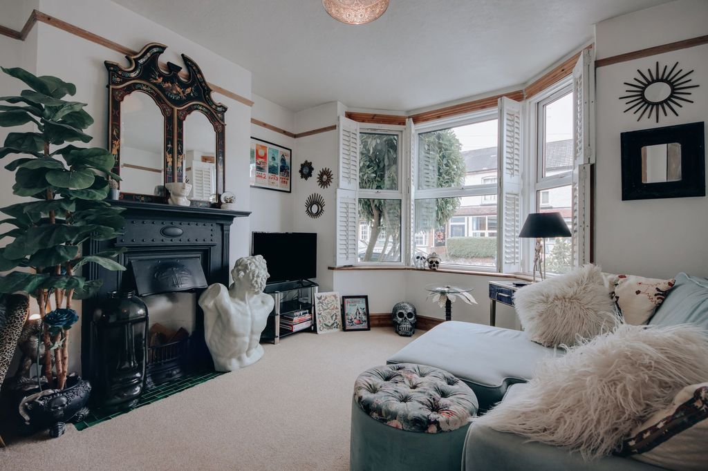 Property photo 1 of 14 Living Room