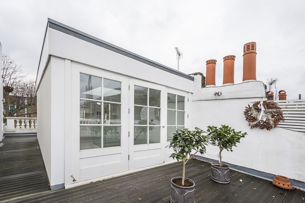Property photo 3 of 20 Terrace