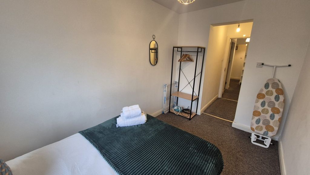 Property photo 1 of 8 Upper Brook Street