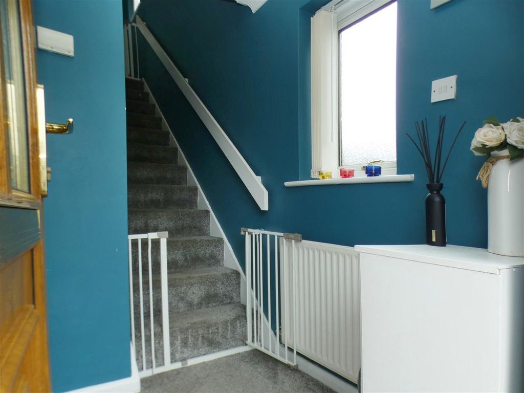 Property photo 3 of 23 Entrance Hall