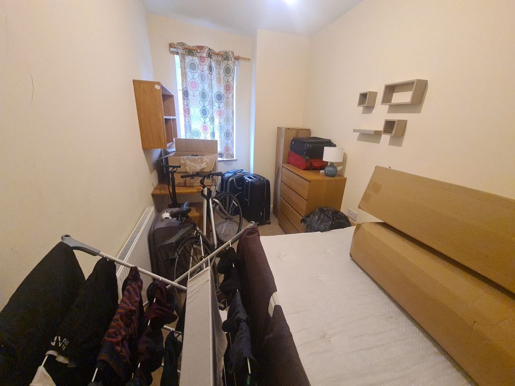 Property photo 1 of 24 Cozy Single Bedroom Featuring A Neatly Made Bed, A...